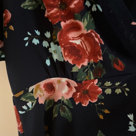 Monteau wrap top, navy w floral - Picture 5 of 6